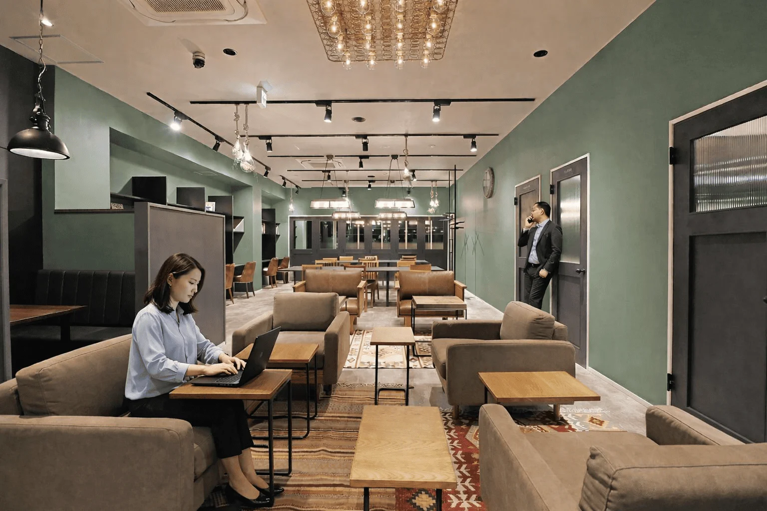 THE HUB 新宿 BASE（レイフラット新宿A棟2階）のシェアオフィス内装｜新宿区 新宿・西新宿（写真1）