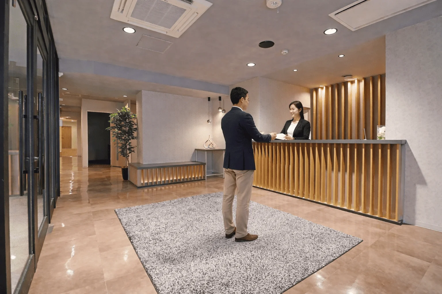 THE HUB 麹町
