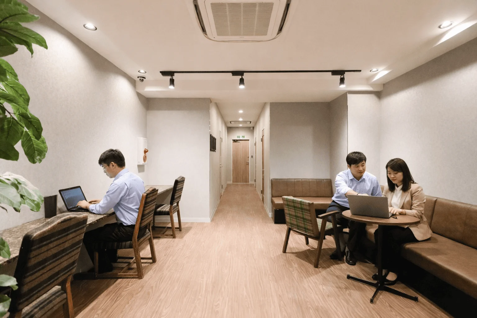 THE HUB 田町三田 nex Inc.（RIPL9ビル）のシェアオフィス内装｜港区（写真1）