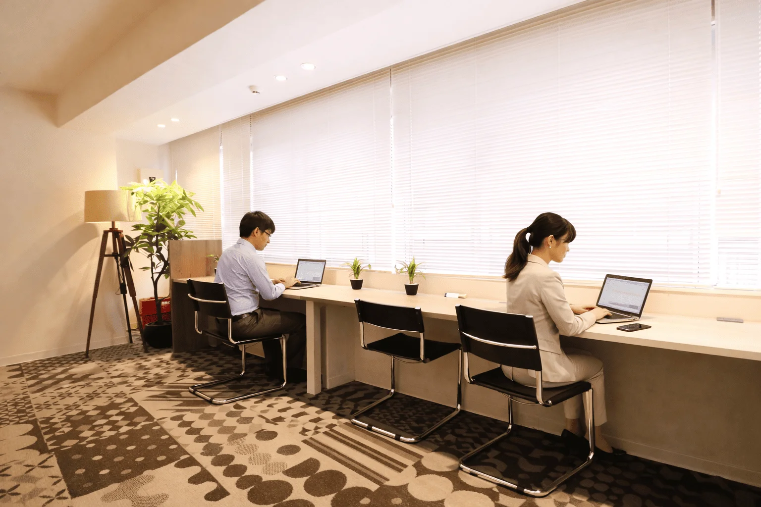 THE HUB 有楽町 EAST（平和ビル3号館 3F）のシェアオフィス内装｜中央区（写真1）