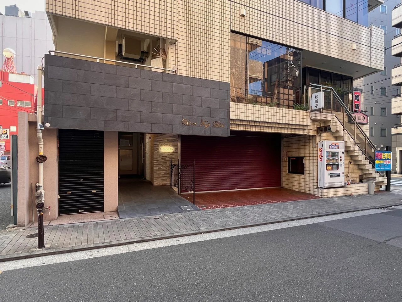 上野不二ビル B1 エントランス 3