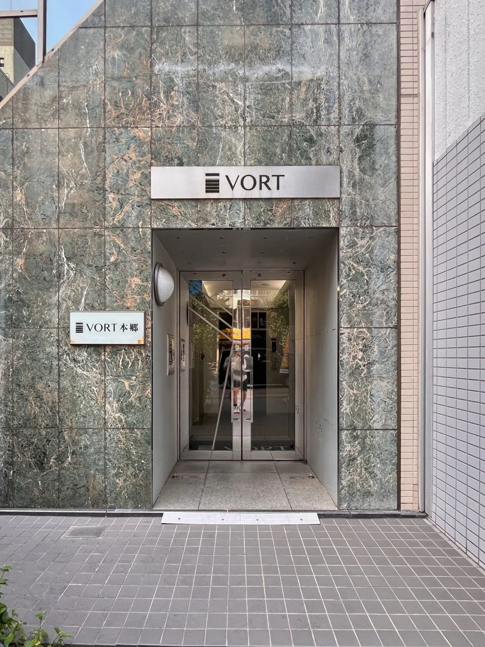 VORT本郷 B1 エントランス 4