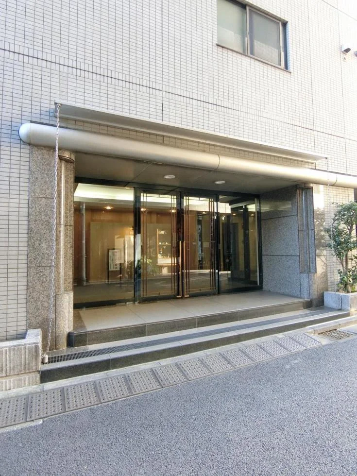 東急ドエルアルス根津 B1 エントランス 5