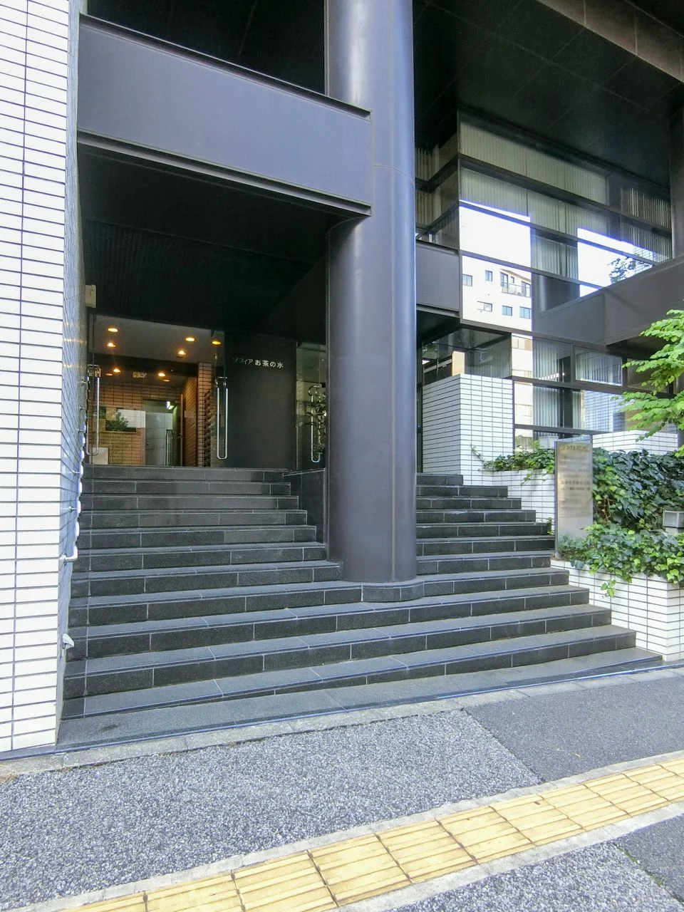 ソフィアお茶の水 1 エントランス 3