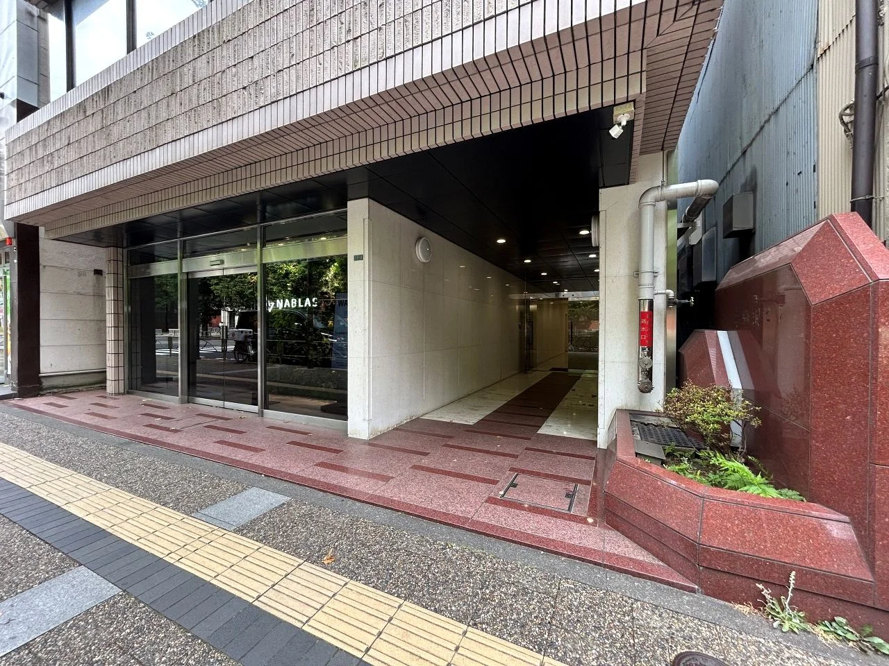 本郷綱ビル 2 エントランス 3