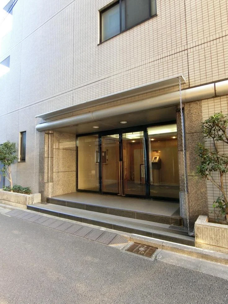 東急ドエルアルス根津 B1 エントランス 8