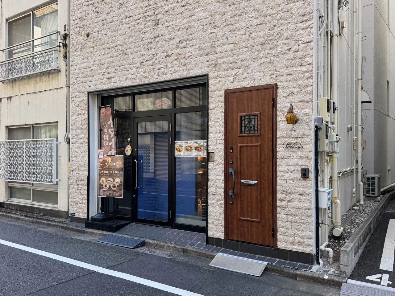 内田ビル B1 ビルエントランス 2