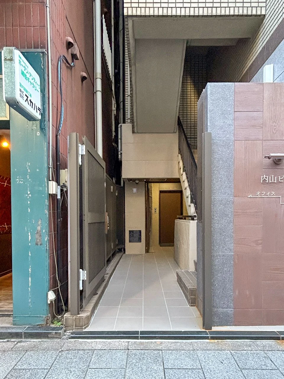 内山ビル 5 エントランス 3