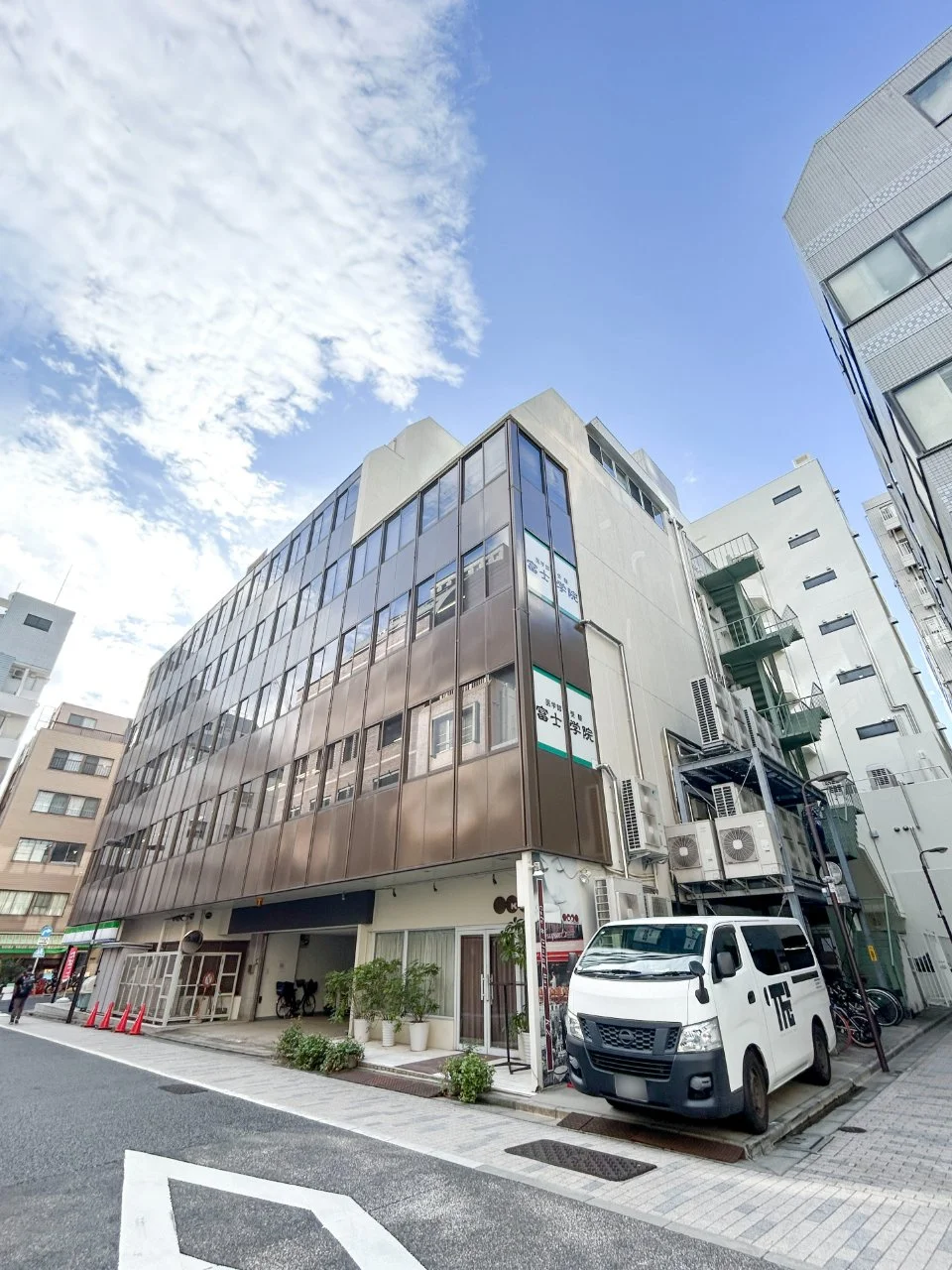 菅山ビル 2 オフィスビル外観 2