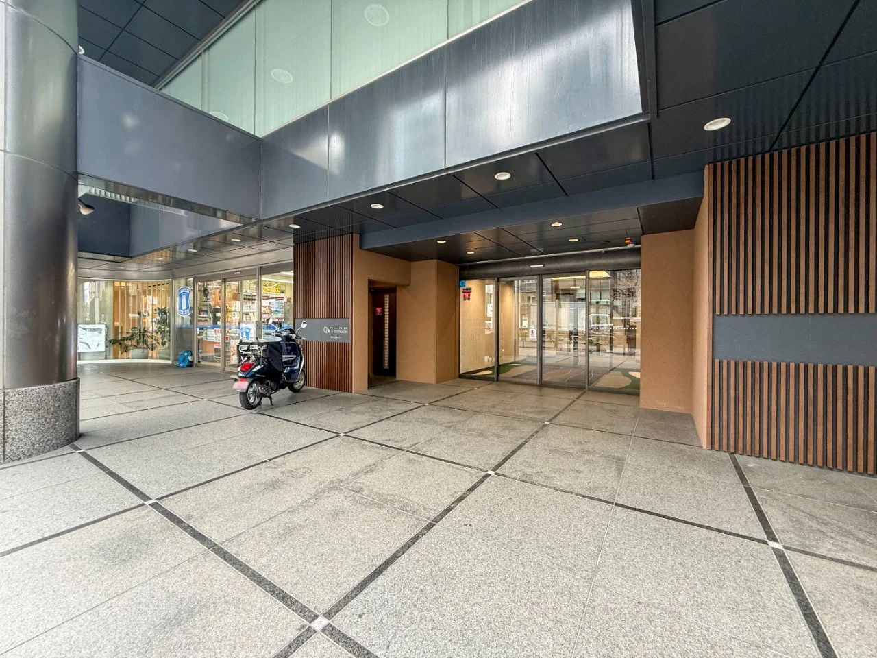キューブワン麹町(QV1麹町)(QV1 KOJIMACHI) 5 ビルエントランス 4