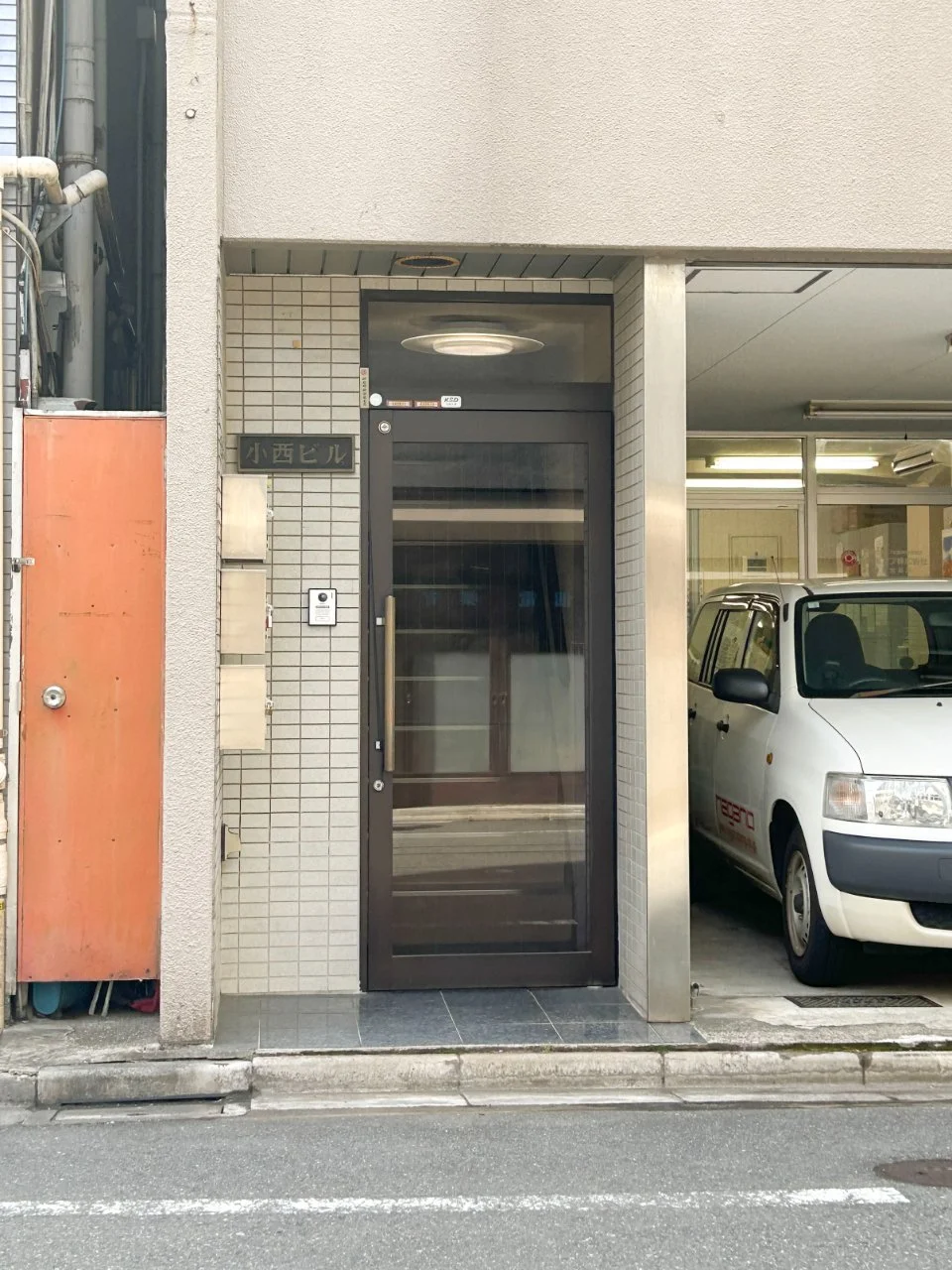 小西ビル 2 ビルエントランス 3