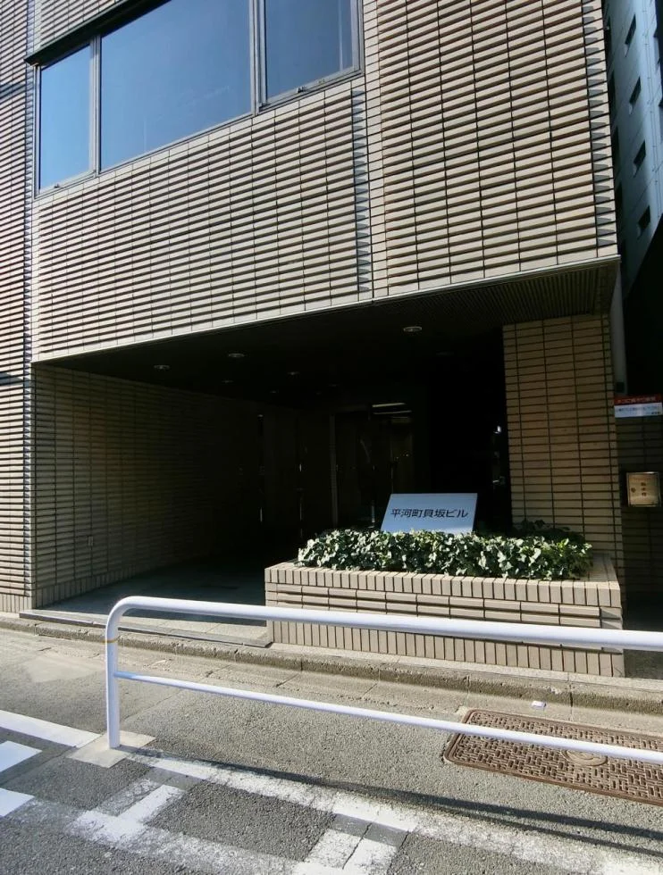 WORK VILLA HIRAKAWACHO 1 ビルエントランス 3
