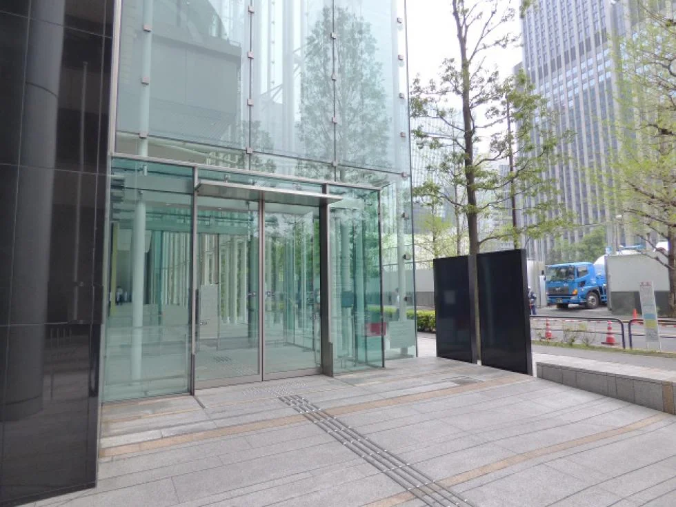 日本経済新聞本社ビル 9 エントランス 3