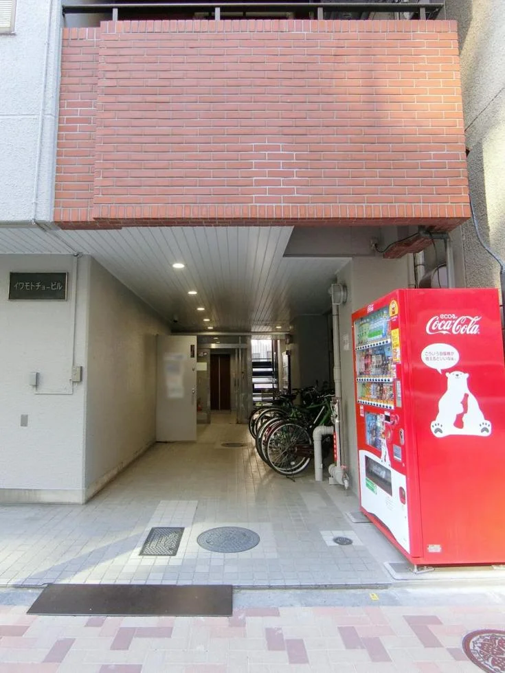 イワモトチョービル 7 ビルエントランス 5
