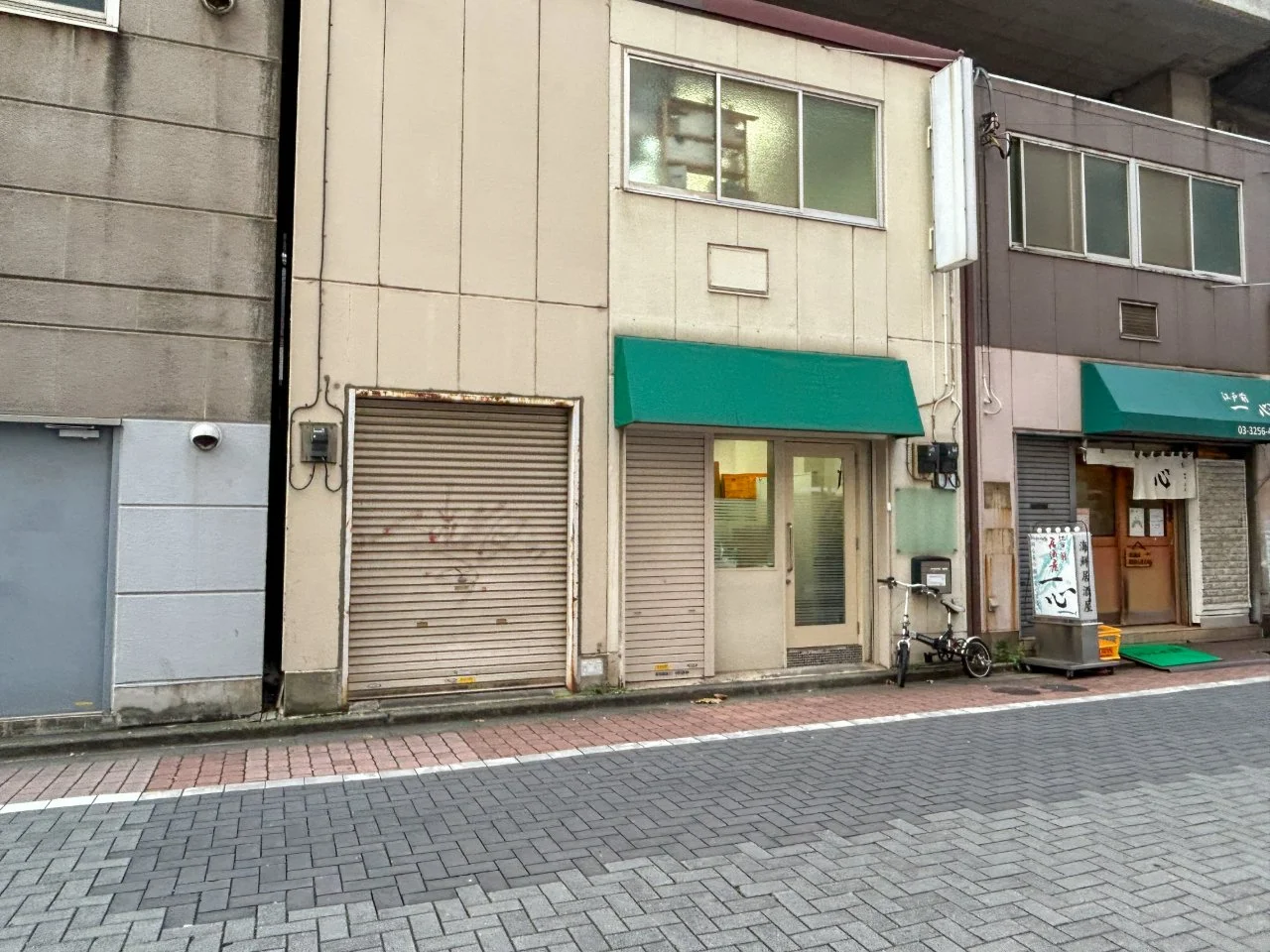 丸進ビル 一棟貸し エントランス 3