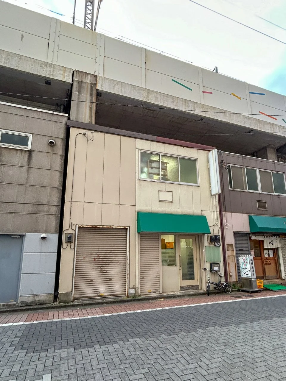 丸進ビル 一棟貸し 外観 2