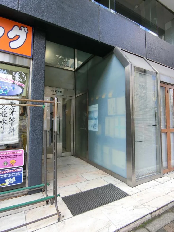 リベラ岩本町 4 ビルエントランス 5