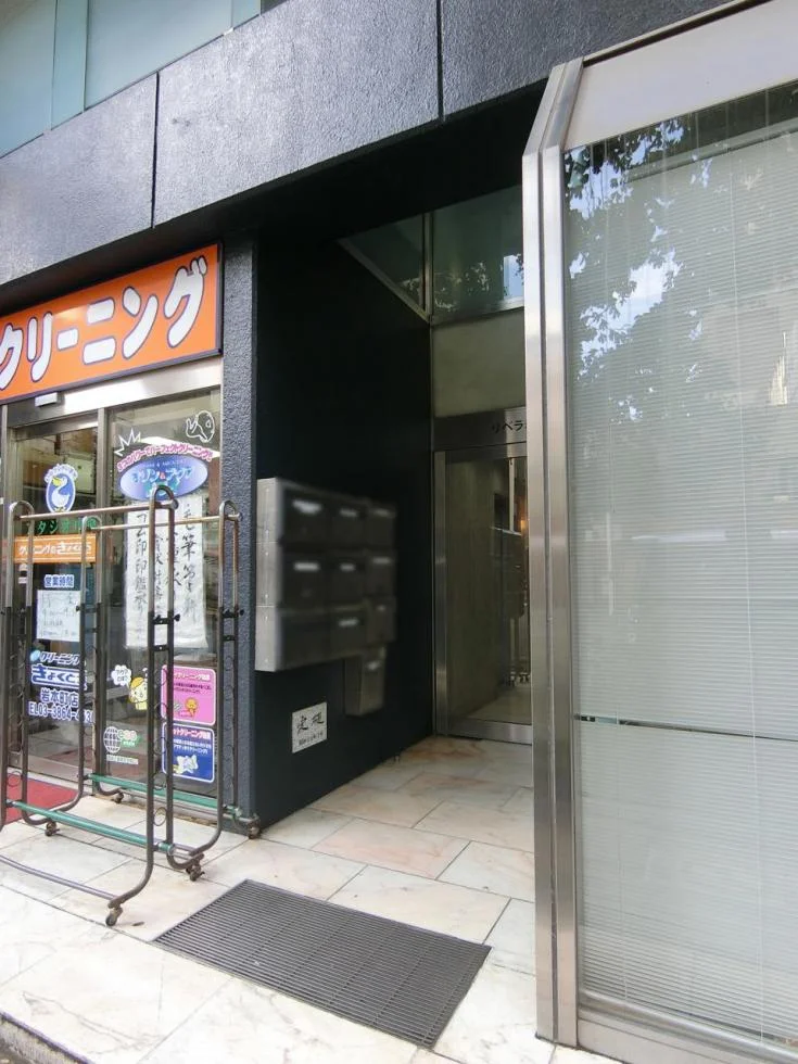 リベラ岩本町 4 ビルエントランス 6