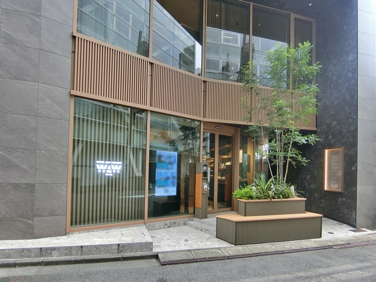 WAW神田(AD神田駅東口ビル1F) 1 エントランス 4