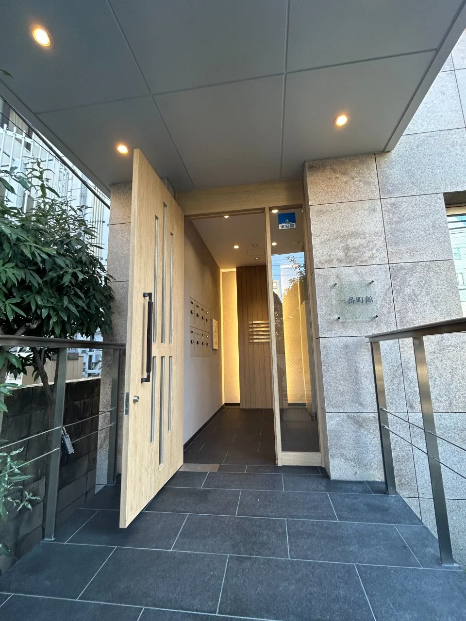 一番町館 3 ビルエントランス 4