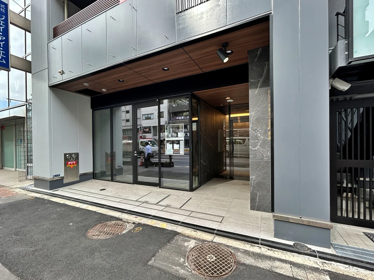 ROLES千代田飯田橋 4 エントランス 3