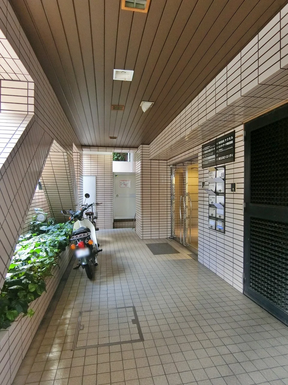 NOVEL WORK Kanda 4 ビルエントランス 5