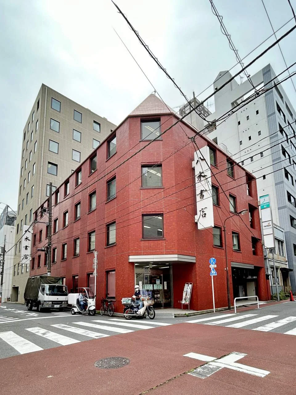駿河台ヤギビル 4 オフィスビル外観 1