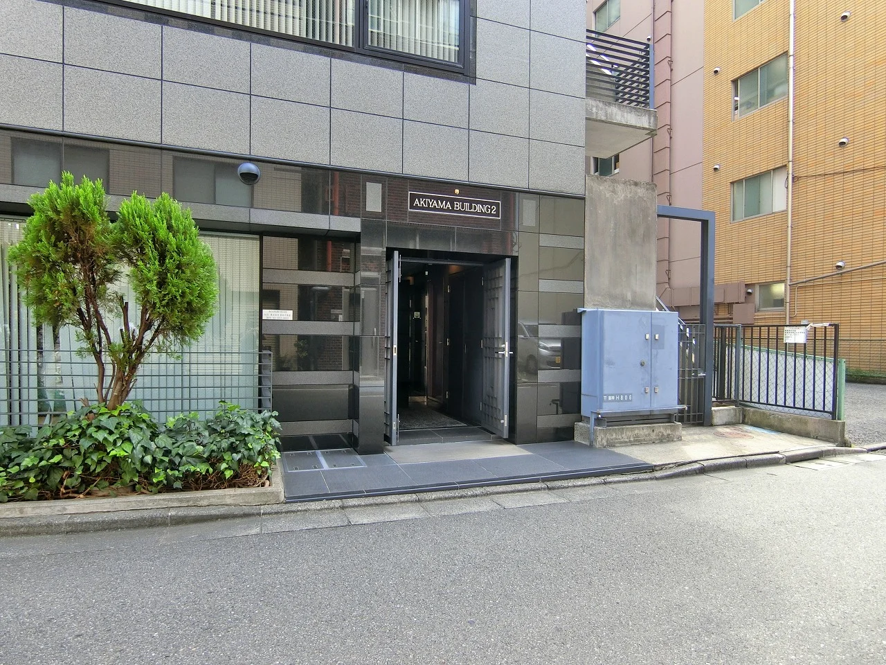 アキヤマビルディング2 3 ビルエントランス 4