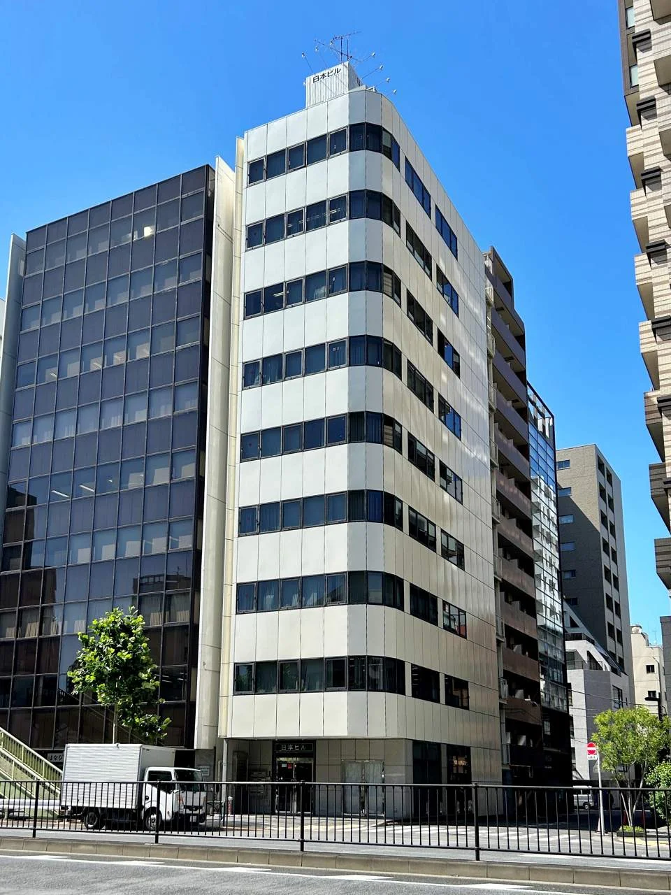 日本ビル 3 オフィスビル外観 1