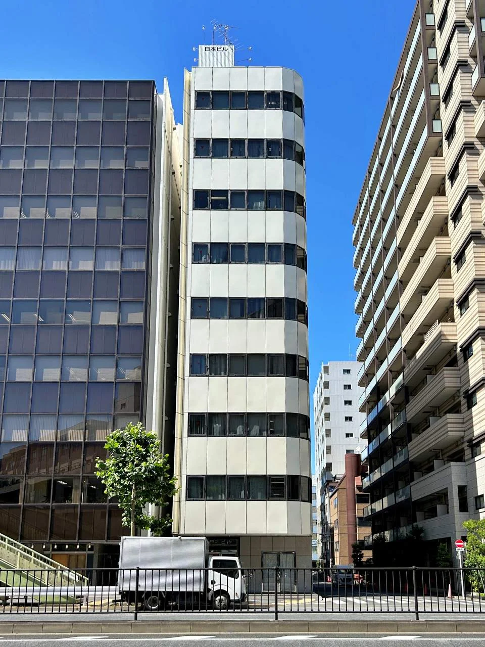 日本ビル 3 オフィスビル外観 3