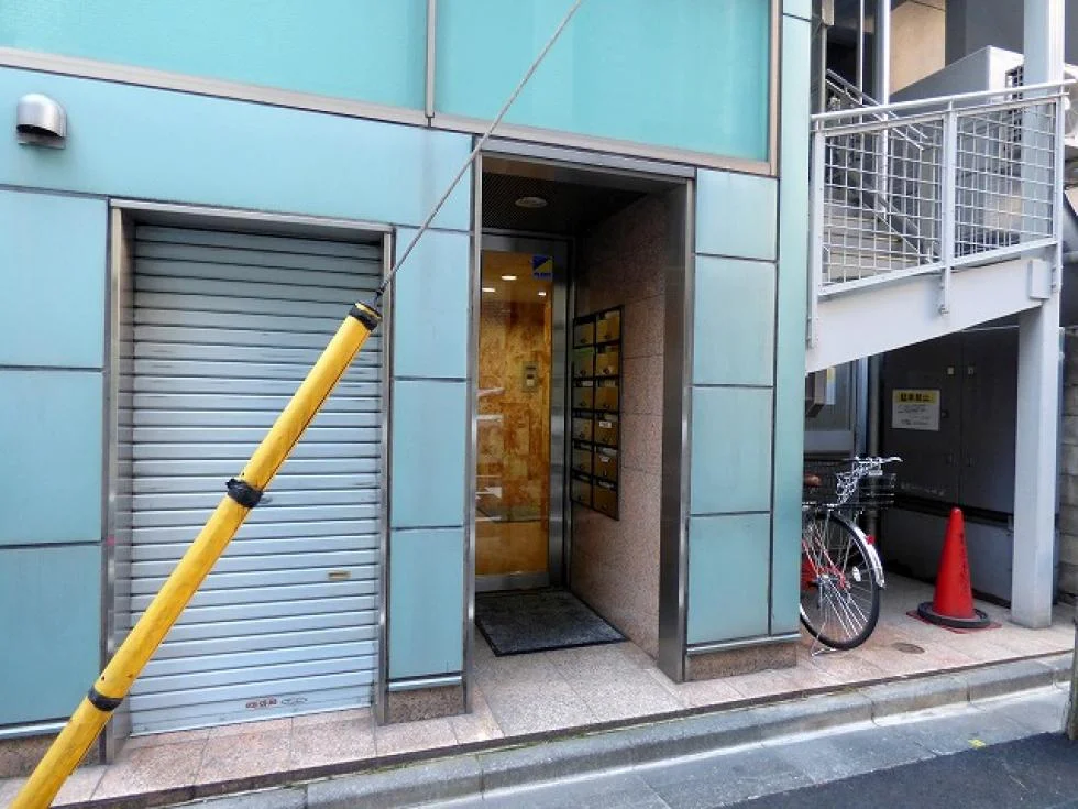 ステイト大手町 6 ビルエントランス 3