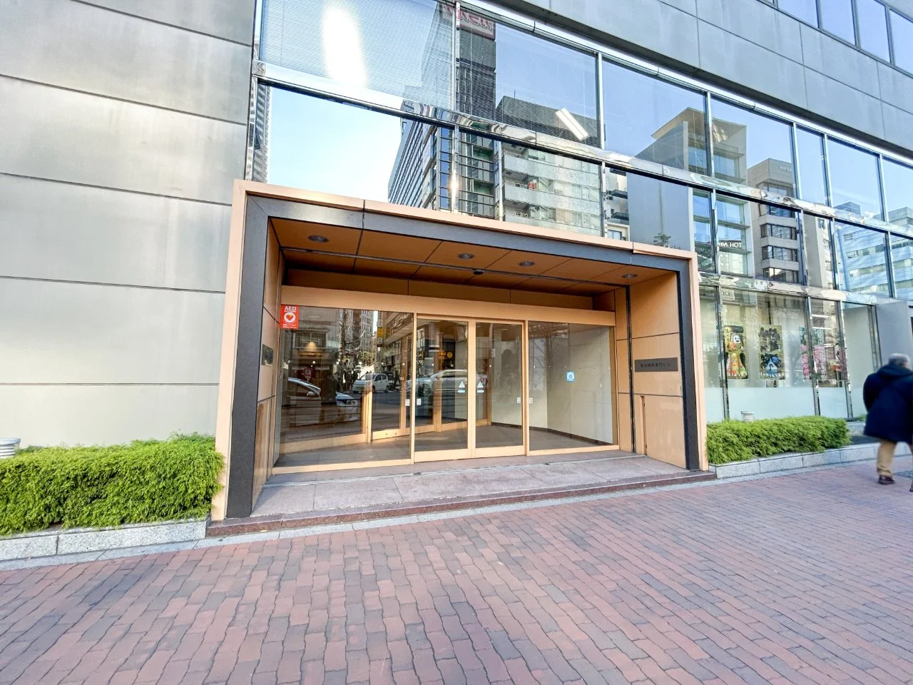 飯田橋駅東口ビル(こころとからだの元気プラザ) 8 ビルエントランス 4