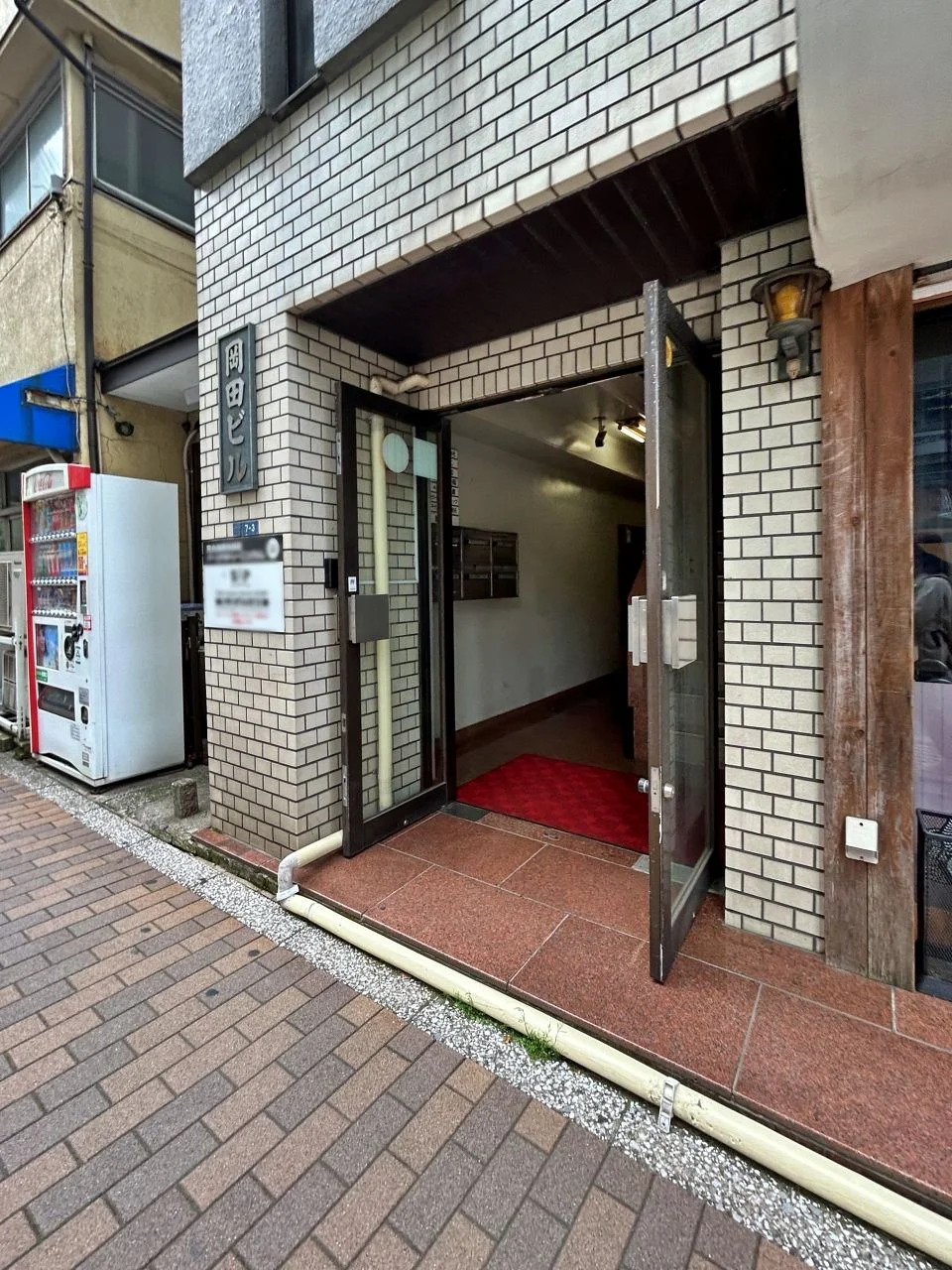 岡田ビル 2 エントランス 3