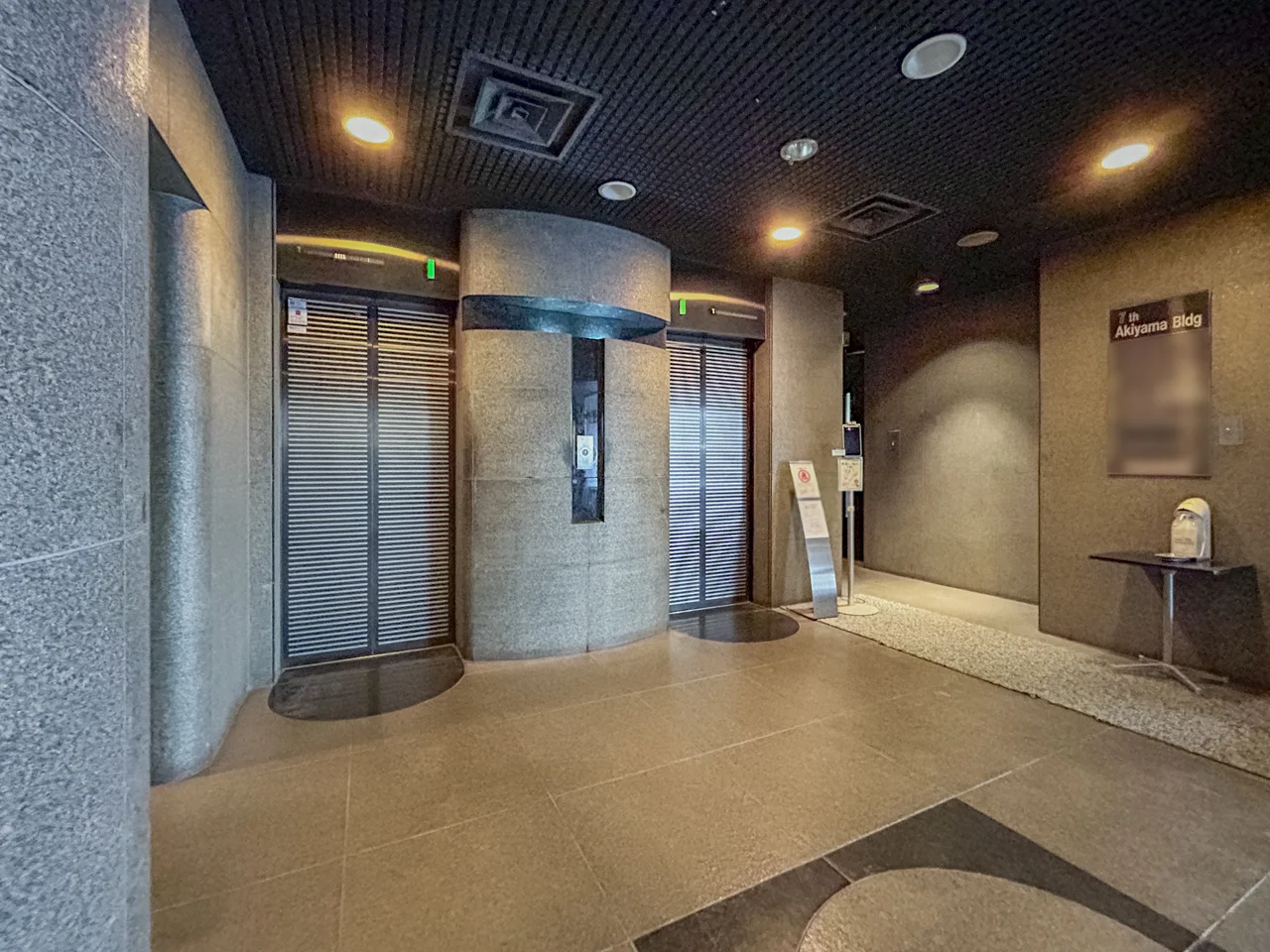 第7秋山ビル - 画像1