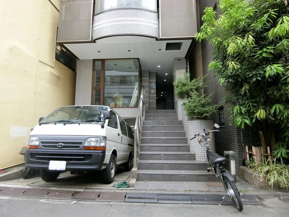 Biz Feel Iwamotocho 5 ビルエントランス 3