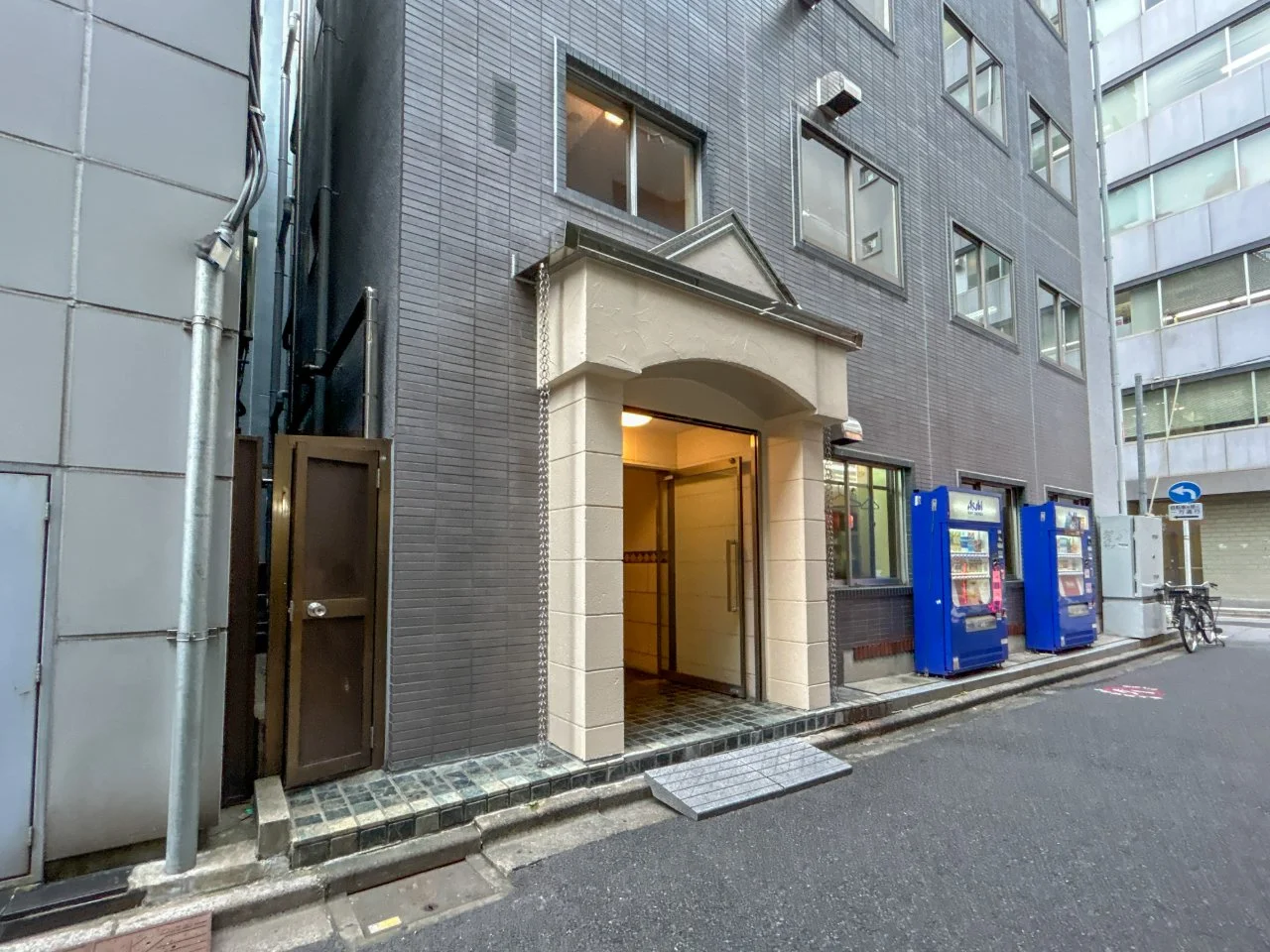 保坂神田ビル 2 ビルエントランス 3