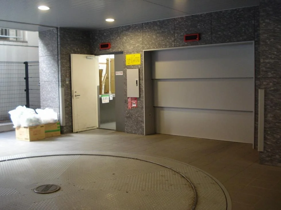 BUREX麹町 3 ビルエントランス 18