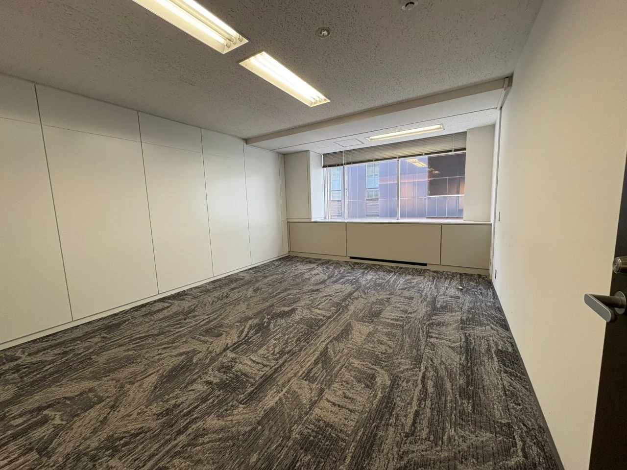 ワカ末ビル 3 執務室 8