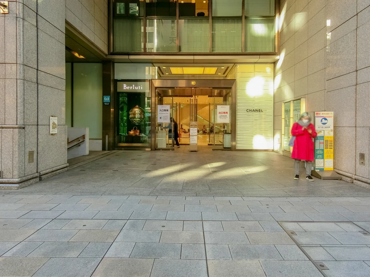 日本橋三越新館 5 エントランス 3