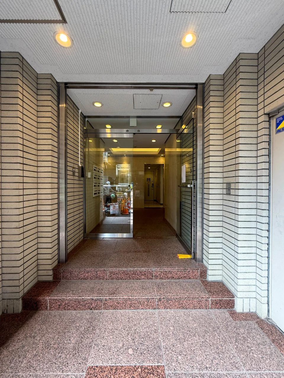 京橋山本ビル 7 ビルエントランス 4