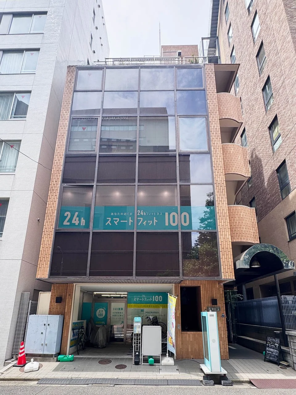 岸浪ビル B1 外観 1