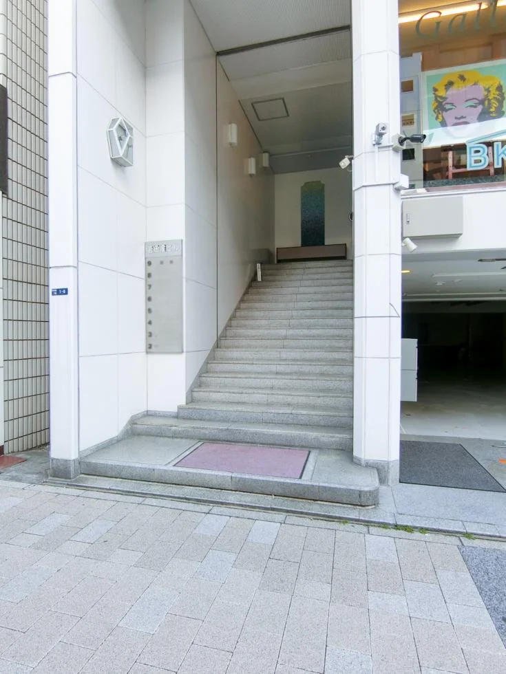 岩田屋ビル 7 エントランス 3