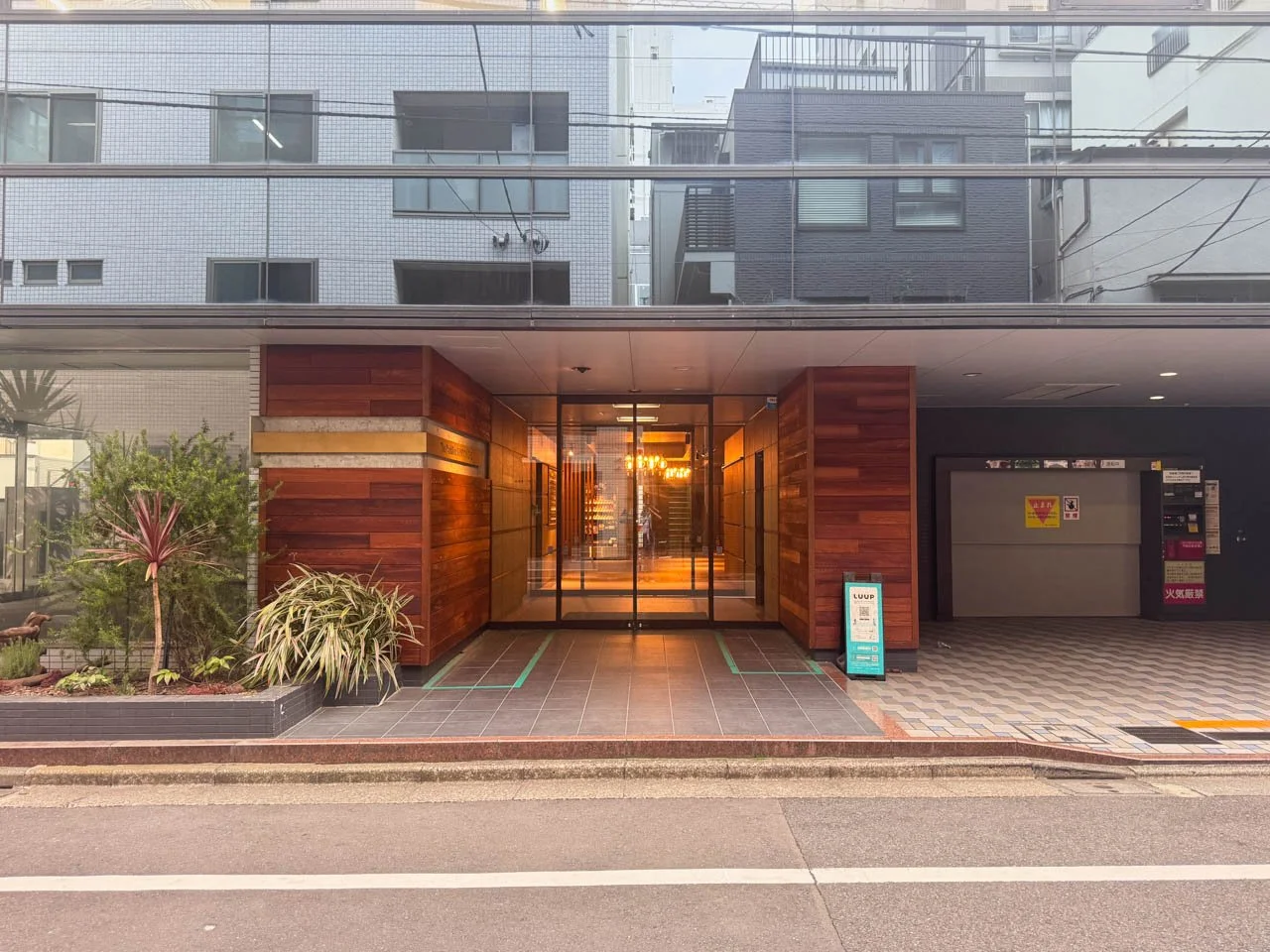 ザ・パークレックス新富町ビル 2 ビルエントランス 5