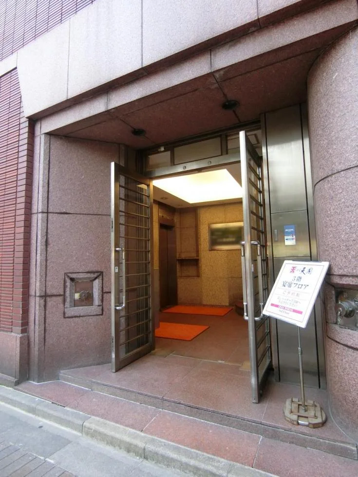 銀座天國(てんくに)ビル 8 ビルエントランス 6