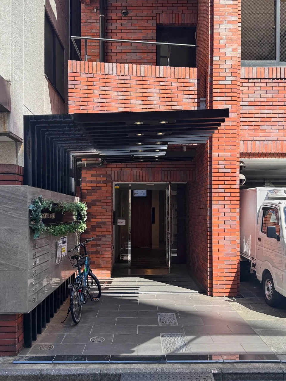BRICK GATE 日本橋ビル 7 エントランス 3