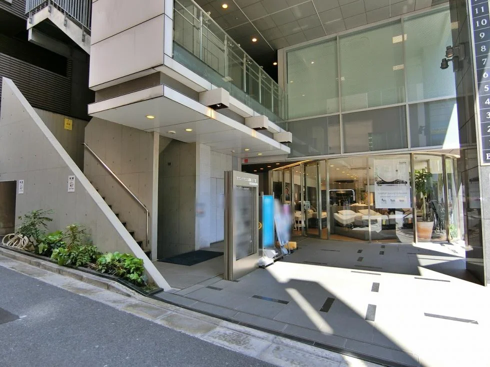 ラウンドクロス銀座2丁目ビル 13 ビルエントランス 4