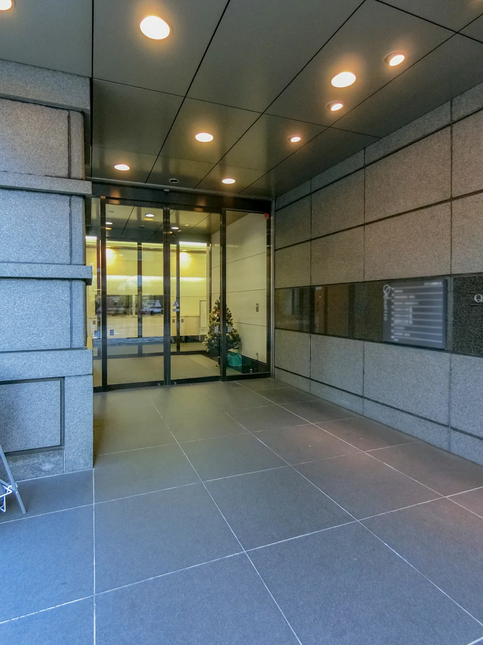クアトロ室町ビル 4 ビルエントランス 3