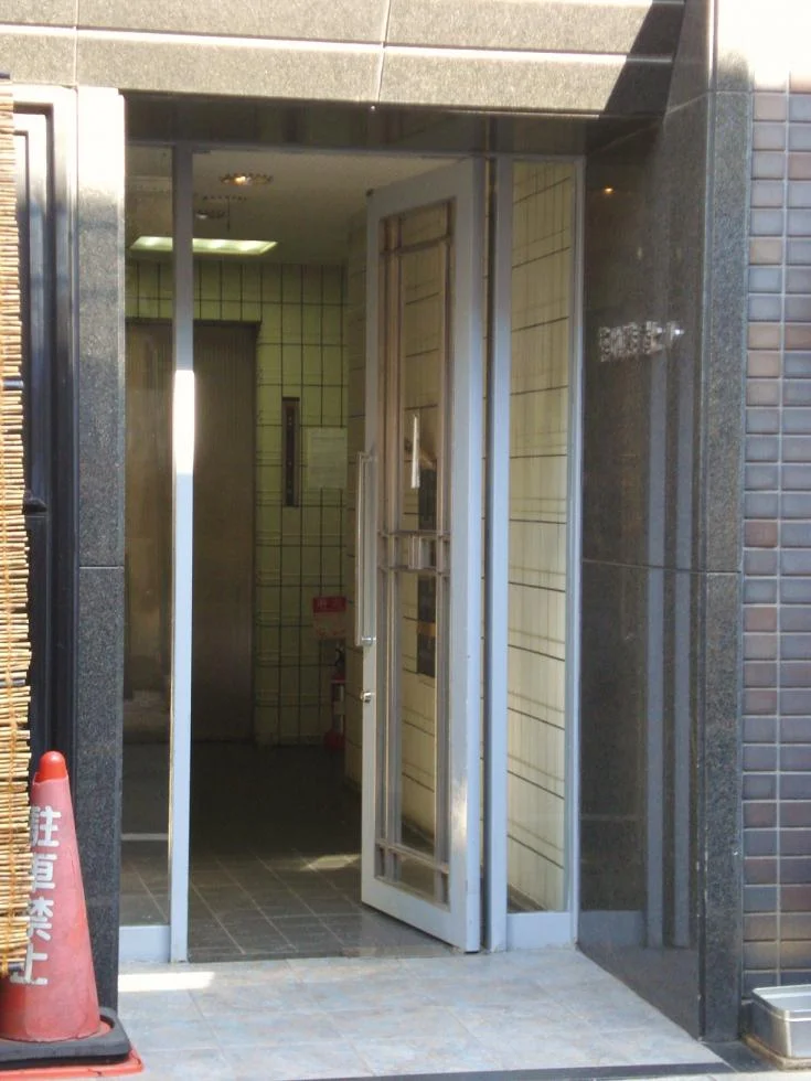 築地港屋ビル 4 エントランス 3