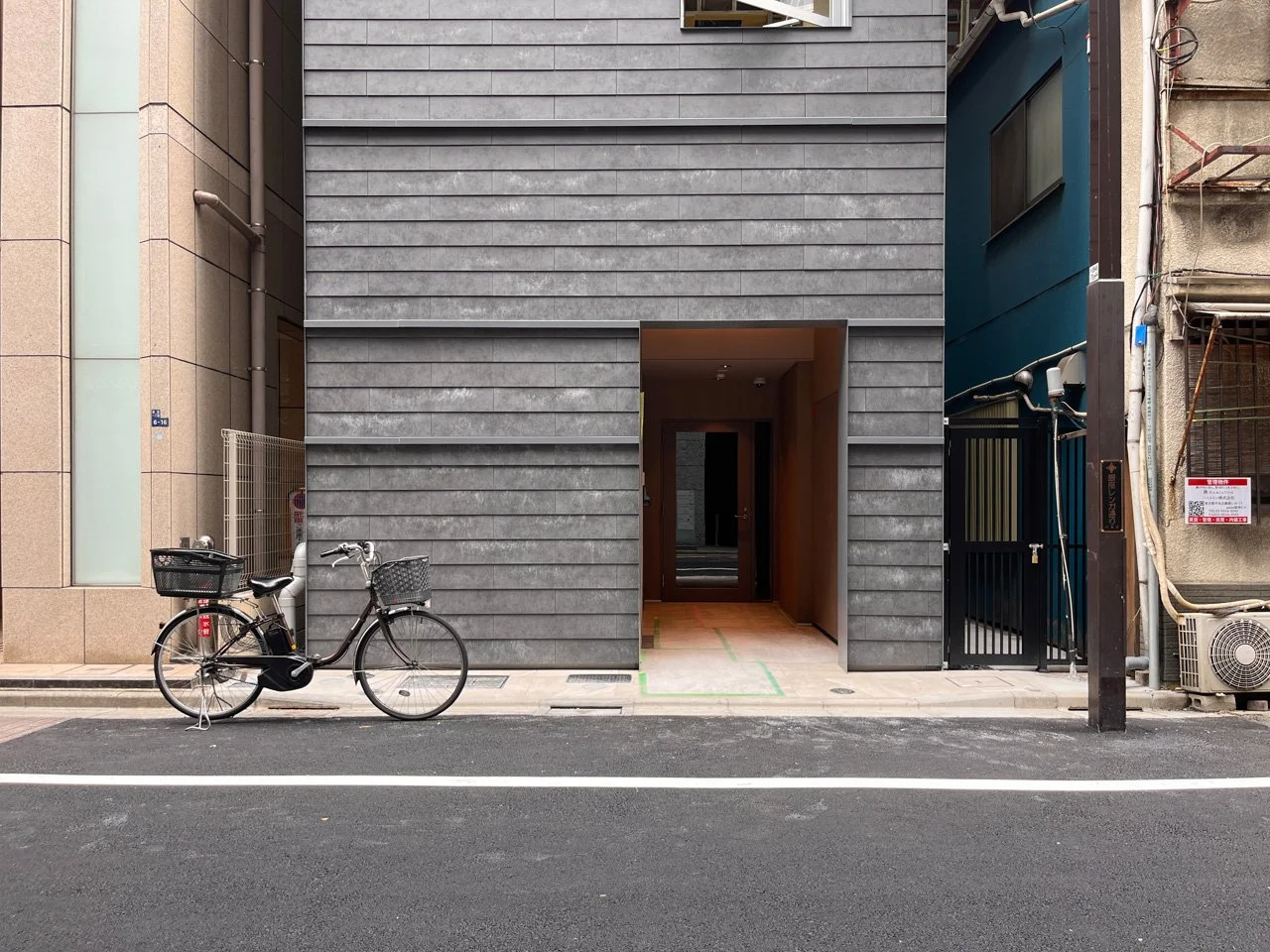 銀座岡田ビル 4 エントランス 3