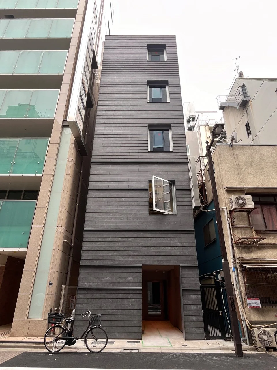 銀座岡田ビル 4 外観 1